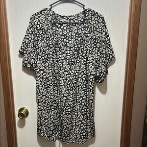 SHEIN Black and White Blouse Chic Top